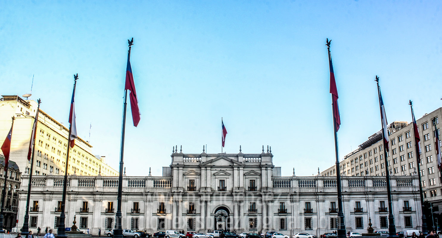 palacio-de la-moneda-fotografia-corporativa-banderas-chile