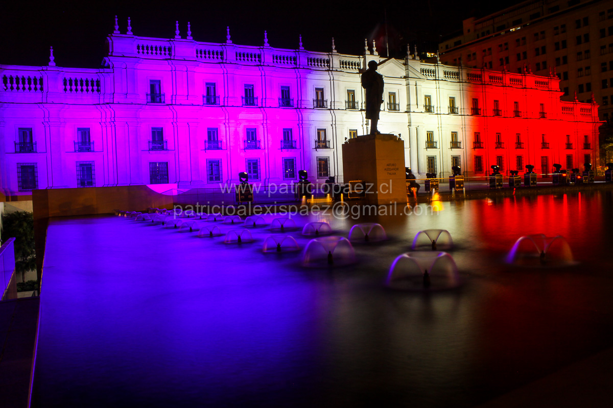 palacio-de la-moneda-fotografia-corporativa-luces-colores-agua-chile